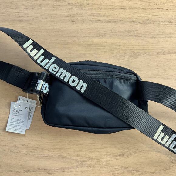 Lululemon Everywhere Crossbody Belt Bag 1L - Black with Logo Strap - Picture 3 of 5